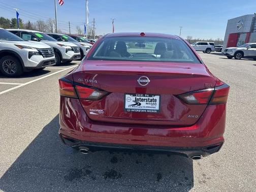 2025 Nissan Altima SR