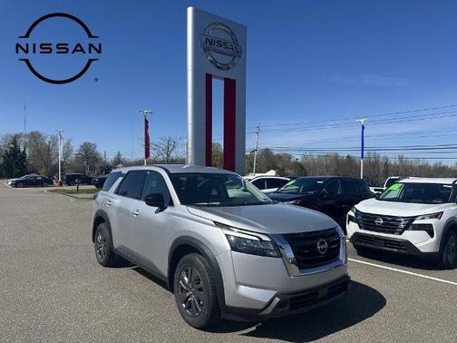 2025 Nissan Pathfinder S