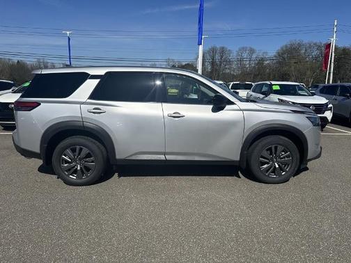 2025 Nissan Pathfinder S