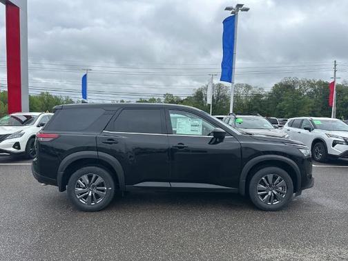 2025 Nissan Pathfinder S