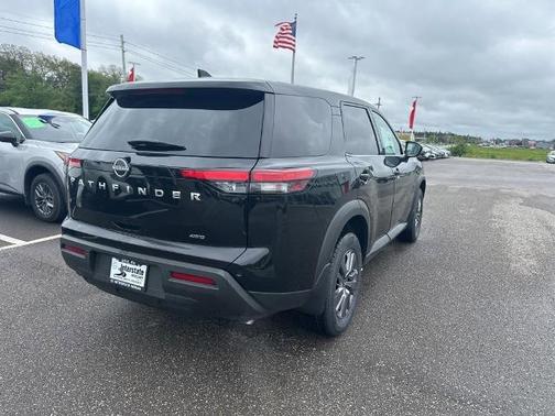 2025 Nissan Pathfinder S