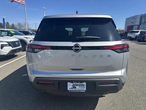 2025 Nissan Pathfinder S