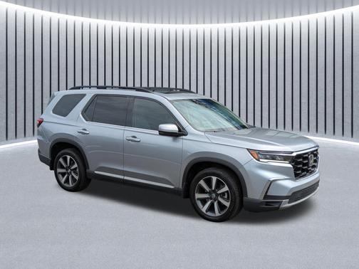 Lunar Silver Metallic 2025 Honda Pilot