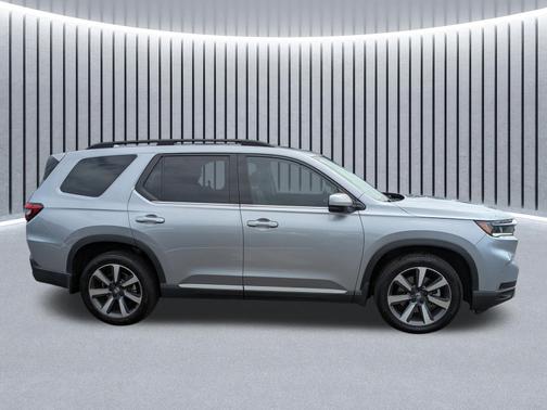 Lunar Silver Metallic 2025 Honda Pilot