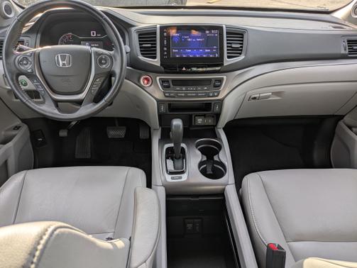 Crystal Black Pearl 2017 Honda Pilot