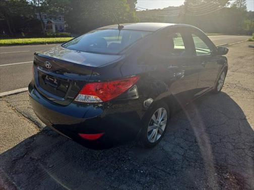 2013 Hyundai Accent SE