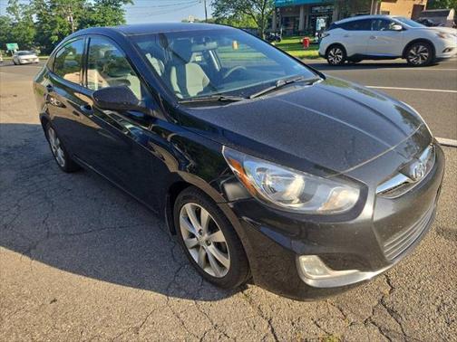 2013 Hyundai Accent SE
