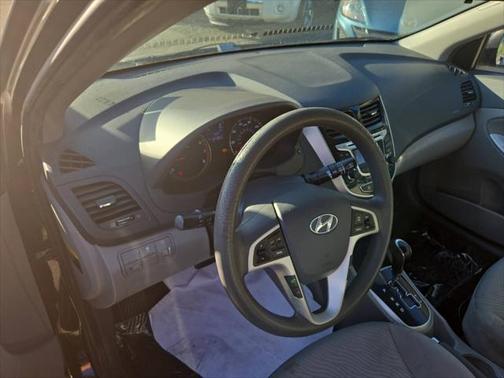 2013 Hyundai Accent SE