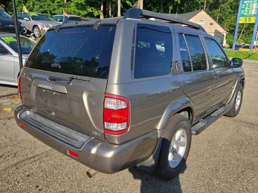 2003 Nissan Pathfinder SE