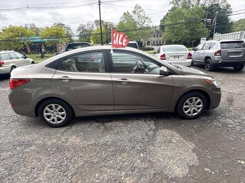 2014 Hyundai Accent SE
