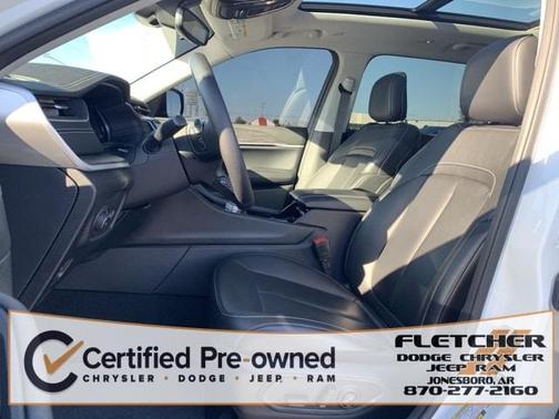 Photo 4 of 32 of 2022 Jeep Grand Cherokee L Limited