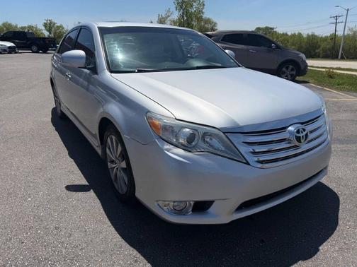 Classic Silver Metallic 2011 Toyota Avalon Limited