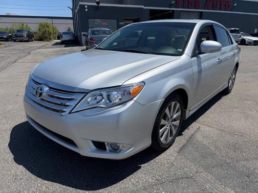 Classic Silver Metallic 2011 Toyota Avalon Limited
