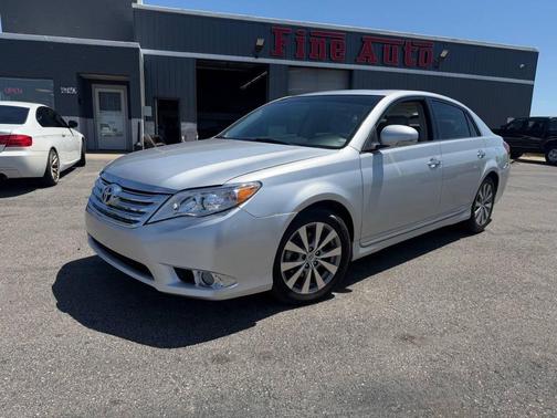 Classic Silver Metallic 2011 Toyota Avalon Limited