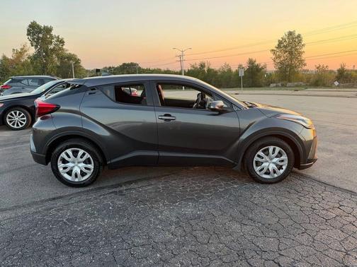 2021 Toyota C-HR LE 4dr Crossover