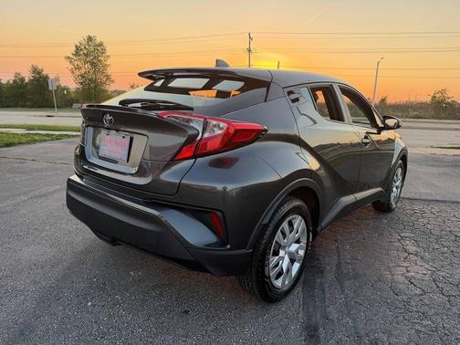 2021 Toyota C-HR LE 4dr Crossover