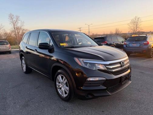 Crystal Black Pearl 2016 Honda Pilot LX