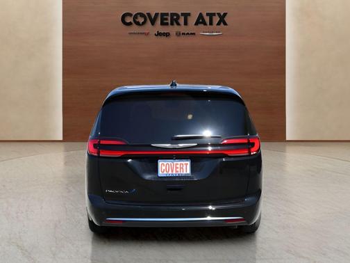 Diamond Black 2026 Chrysler Pacifica Select