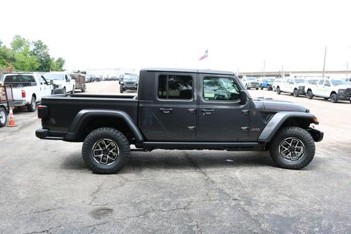 Granite Crystal Clearcoat Metallic 2026 Jeep Gladiator Shadow Ops