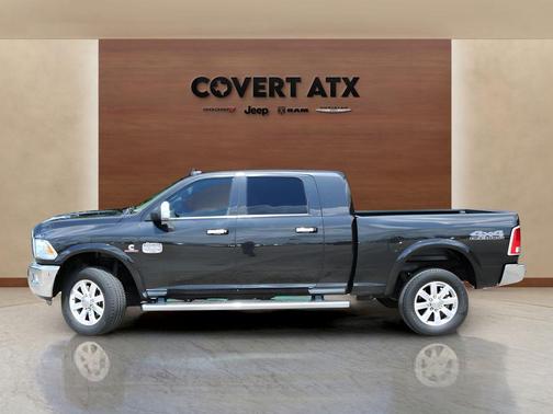 Brilliant Black Crystal Pearlcoat 2018 RAM 2500 Longhorn