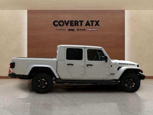 Bright White Clearcoat 2026 Jeep Gladiator Texas Trail