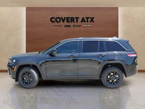 Diamond Black 2026 Jeep Grand Cherokee Laredo