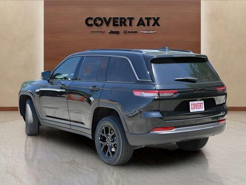 Diamond Black 2026 Jeep Grand Cherokee Laredo