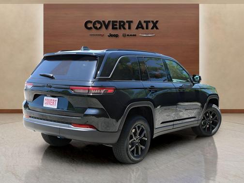 Diamond Black 2026 Jeep Grand Cherokee Laredo
