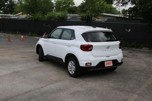 Ceramic White 2022 Hyundai VENUE SE