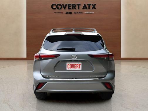 Metal 2026 Toyota Highlander Platinum