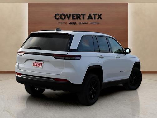 Bright White Clearcoat 2026 Jeep Grand Cherokee Laredo