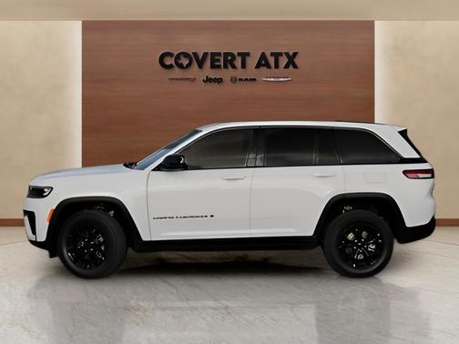 Bright White Clearcoat 2026 Jeep Grand Cherokee Laredo