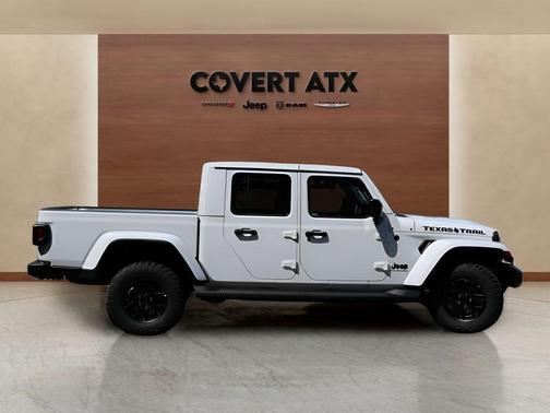 Bright White Clearcoat 2026 Jeep Gladiator Texas Trail
