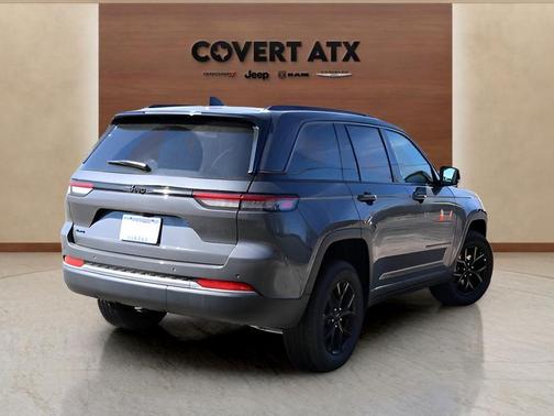 Metallic 2026 Jeep Grand Cherokee Laredo