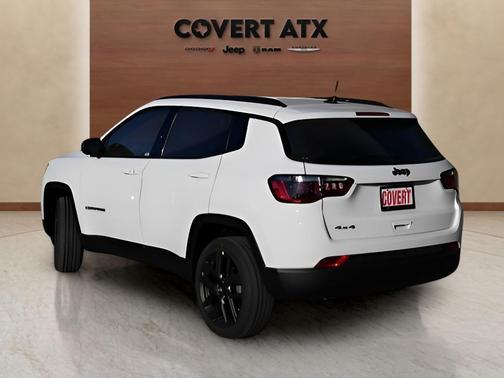 Bright White Clearcoat 2026 Jeep Compass Latitude