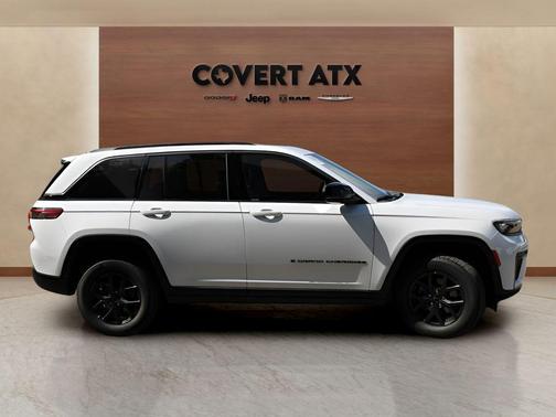 Bright White Clearcoat 2027 Jeep Grand Cherokee Sport