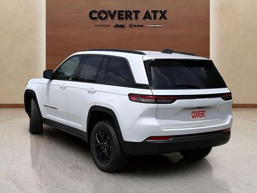 Bright White Clearcoat 2026 Jeep Grand Cherokee Laredo