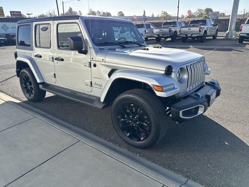 Silver Zynith Clearcoat 2023 Jeep Wrangler SAHARA