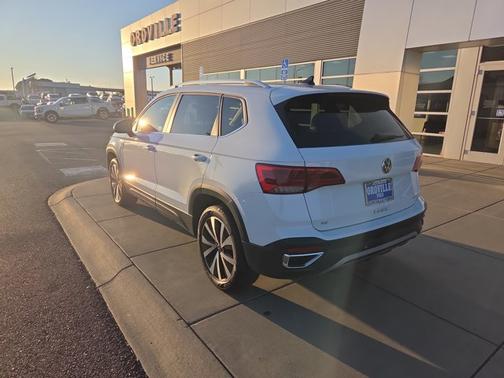 2024 Volkswagen Taos 1.5T SE