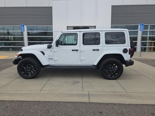 Bright White Clearcoat 2023 Jeep Wrangler SAHARA