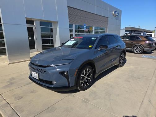 2025 Toyota Crown Signia 