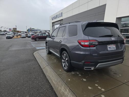 2025 Honda Pilot TOURING