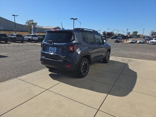 2023 Jeep Renegade TRAILHAWK