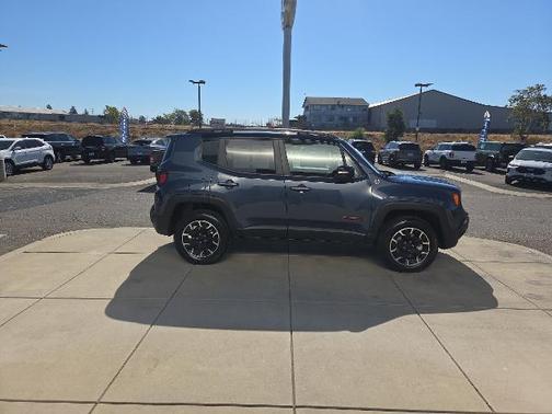 2023 Jeep Renegade TRAILHAWK