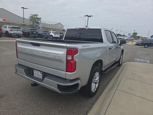 Silver Ice Metallic 2019 Chevrolet Silverado 1500 CUSTOM