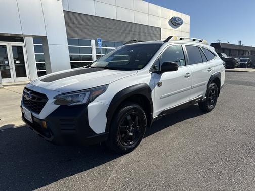 Crystal White Pearl 2022 Subaru Outback WILDERNESS