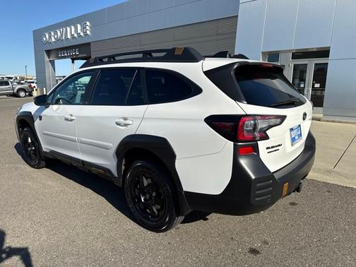Crystal White Pearl 2022 Subaru Outback WILDERNESS