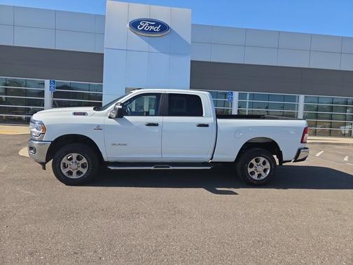 Bright White Clearcoat 2024 RAM 2500 BIG HORN