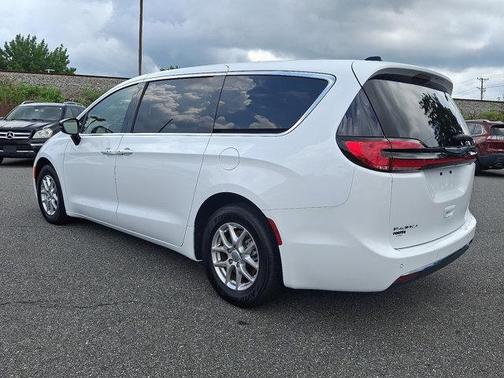 2024 Chrysler Pacifica Touring-L