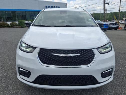 2024 Chrysler Pacifica Touring-L